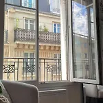 Louis' Haven 아파트